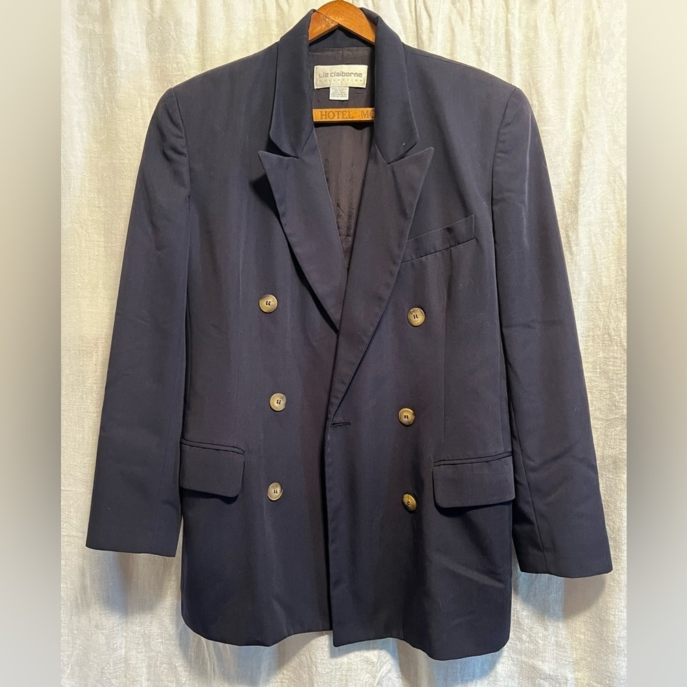 Vintage Liz Claiborne deep navy blue blazer. Buttons.
